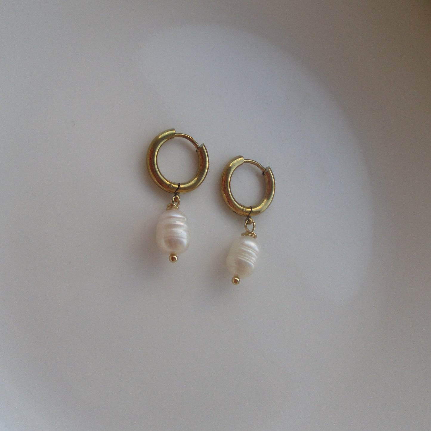 09 עגילי פנינה בייסיק